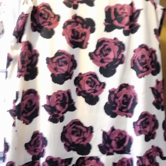 Kensie dress in satin like material size lg - Picture 2 of 5